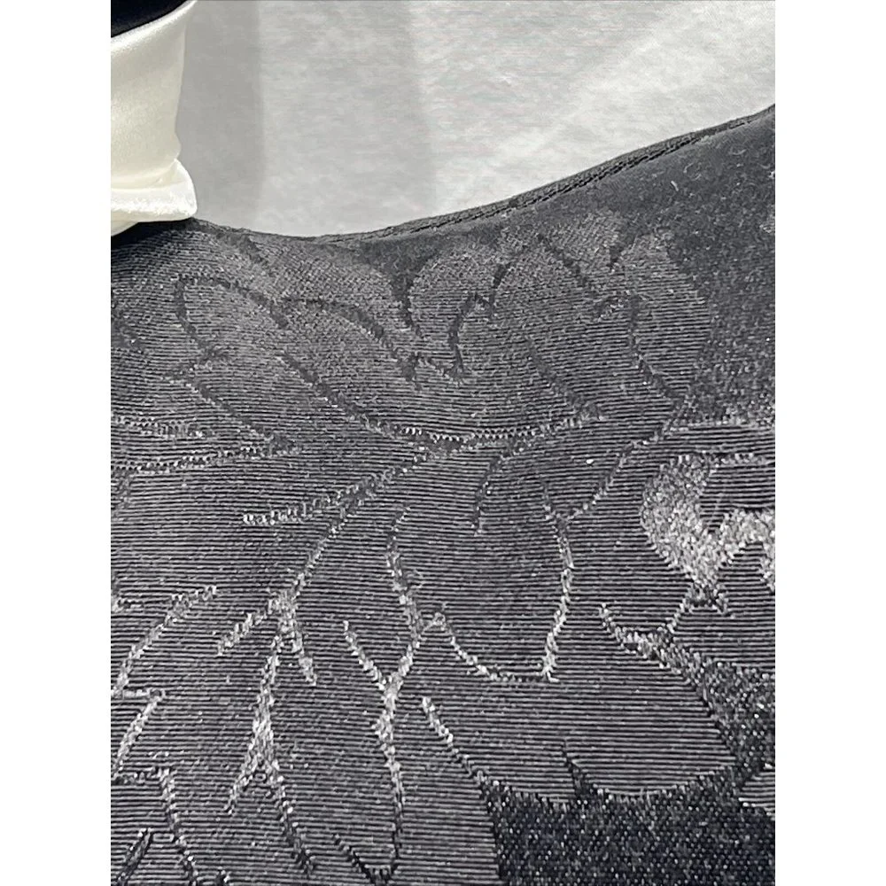 uno‎ alla volta  letizias hand stiched Black cat pillow Wn8g12060 Exclusive